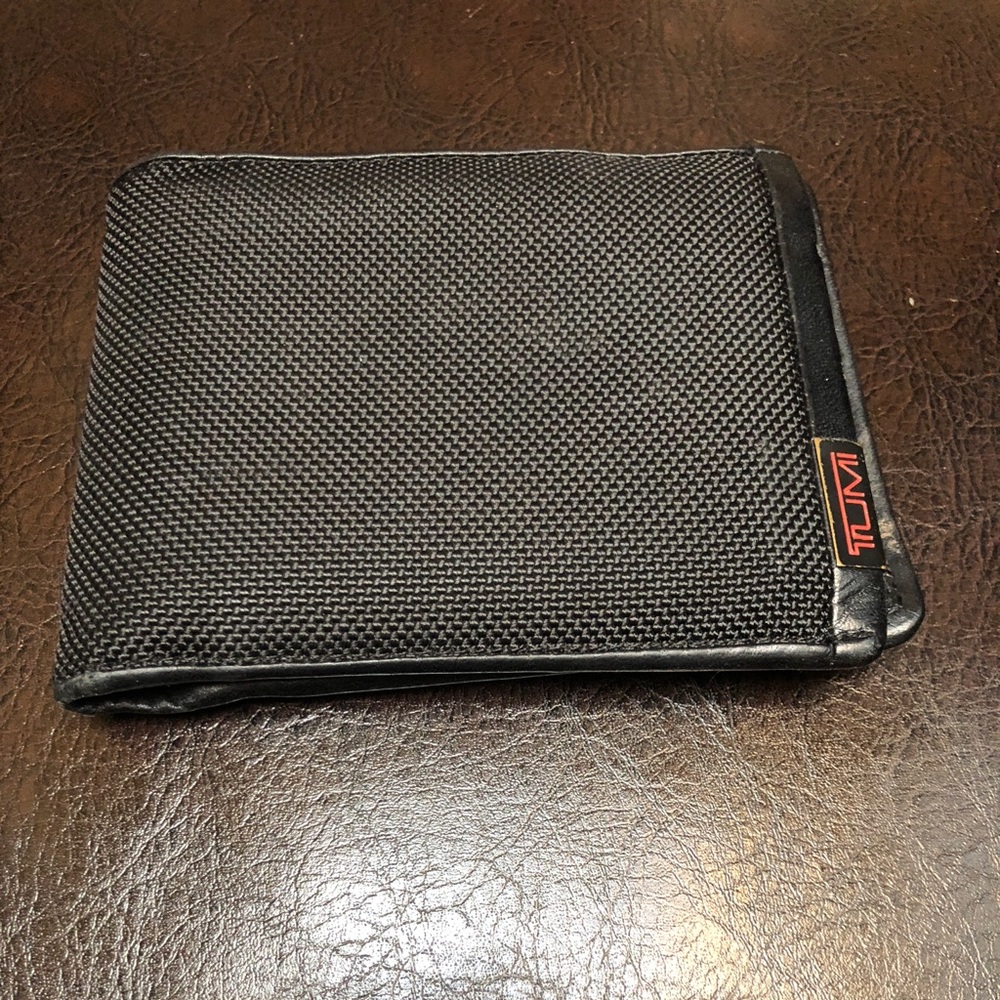 Men’s Tumi wallet